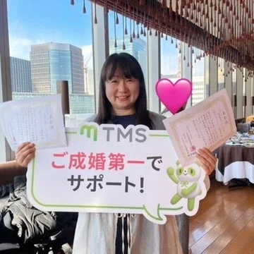 小西明美代表の笑顔のポートレート