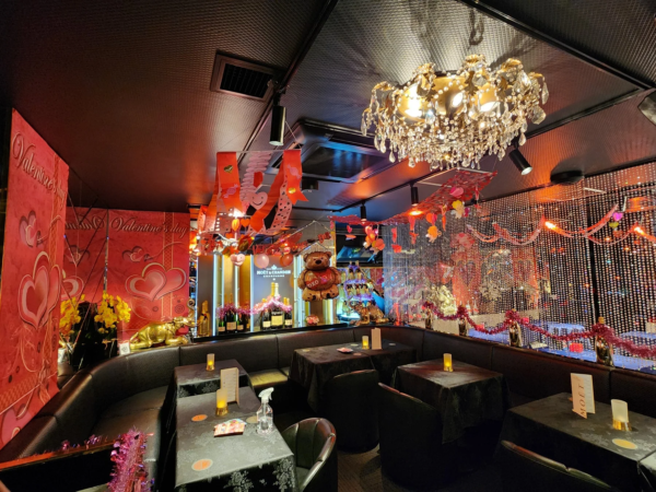 バレンタイン装飾のバーカウンター