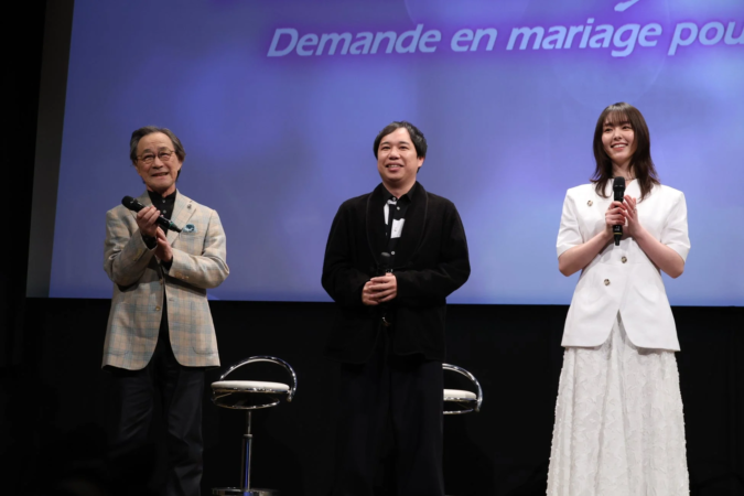 登壇者全員が笑顔で並ぶ様子