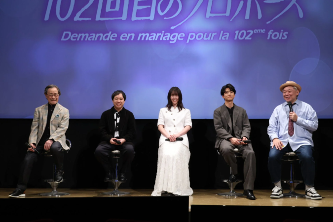 登壇者たちが笑顔で談笑する様子