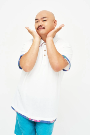 白いポロシャツと青いショートパンツを着用したクロちゃんのプロフィール写真