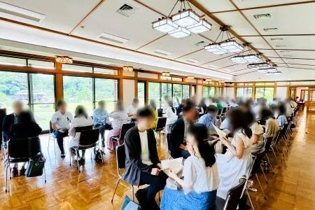イベント会場の様子(室内、参加者)