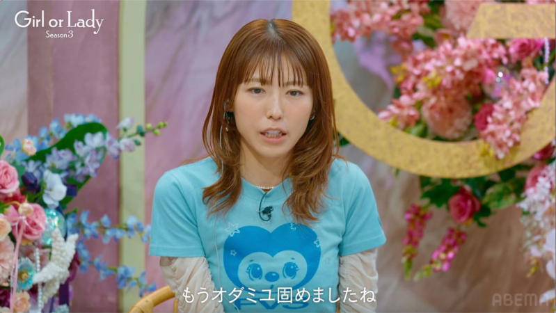 スタジオでコメントする若槻千夏さん