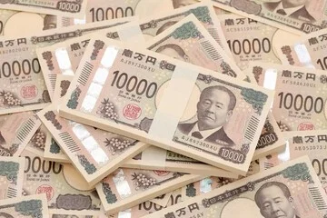 積み重ねられた1万円札