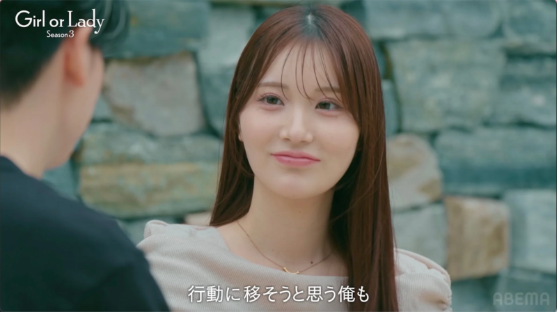 Girl or Lady Season 3の一場面で、モモエさんが穏やかに微笑みながら話している
