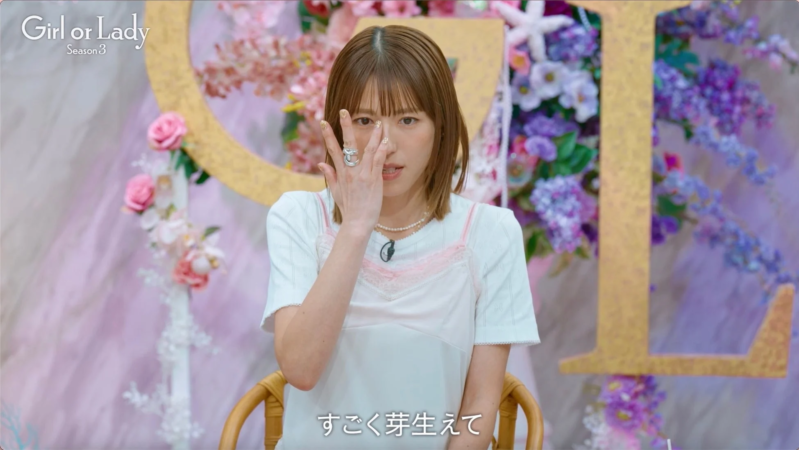 感情的な女性の表情